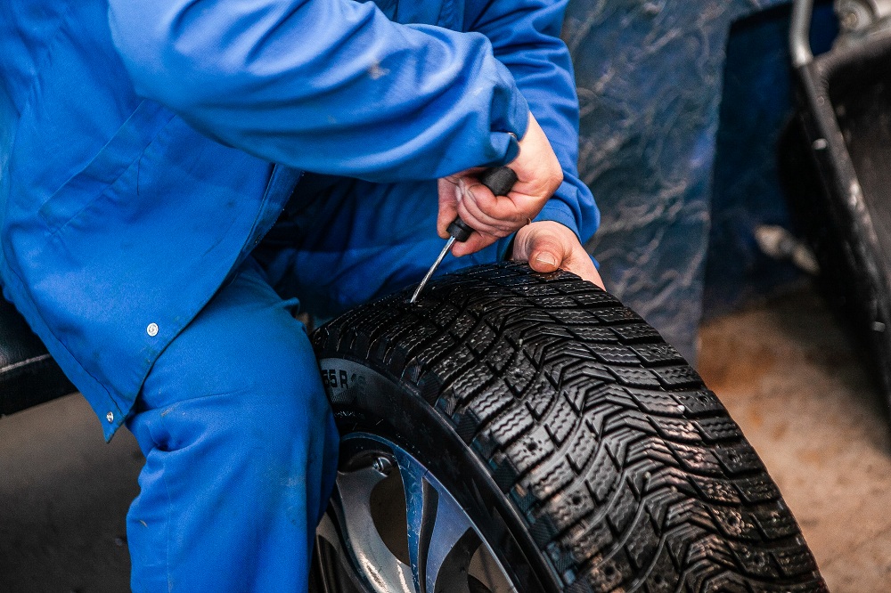 Шиповка колес (новые и б/у шины)